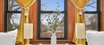 VintageGem: Prime East Rock 5 mins to Yale 5 beds