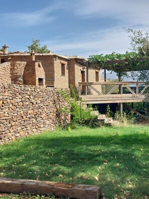 Exterior - Country cottage with large swimming pool in Sierra Nevada National park. (Granada)