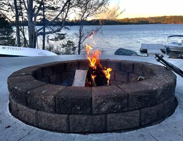 Property grounds - Relaxing lakefront retreat on Porters Lake - 30 mins to downtown Halifax! (Porters Lake)