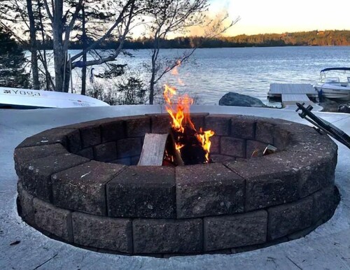 Relaxing lakefront retreat on Porters Lake - 30 mins to downtown Halifax!