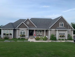 Exterior - Relaxing lakefront retreat on Porters Lake - 30 mins to downtown Halifax! (Porters Lake)