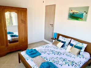 4 chambres, coffres-forts dans les chambres, fer et planche Ă repasser