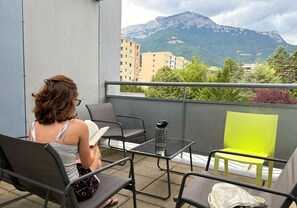 Terrace/patio - Auberge de Jeunesse HI Grenoble (Echirolles)