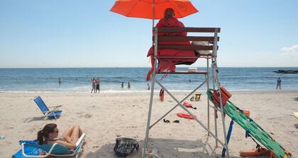The Beach House NY, a beach block home in Far Rockaway with a vibe