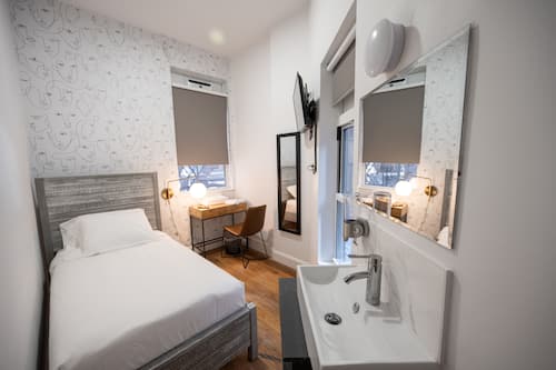 Single Room - Shared Bathroom | Kostenloses WLAN, Bettwäsche
