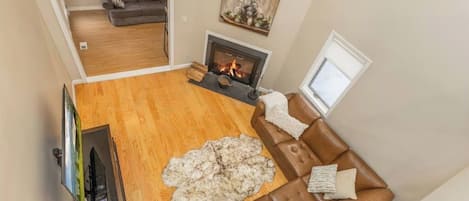 Smart TV, fireplace, table tennis