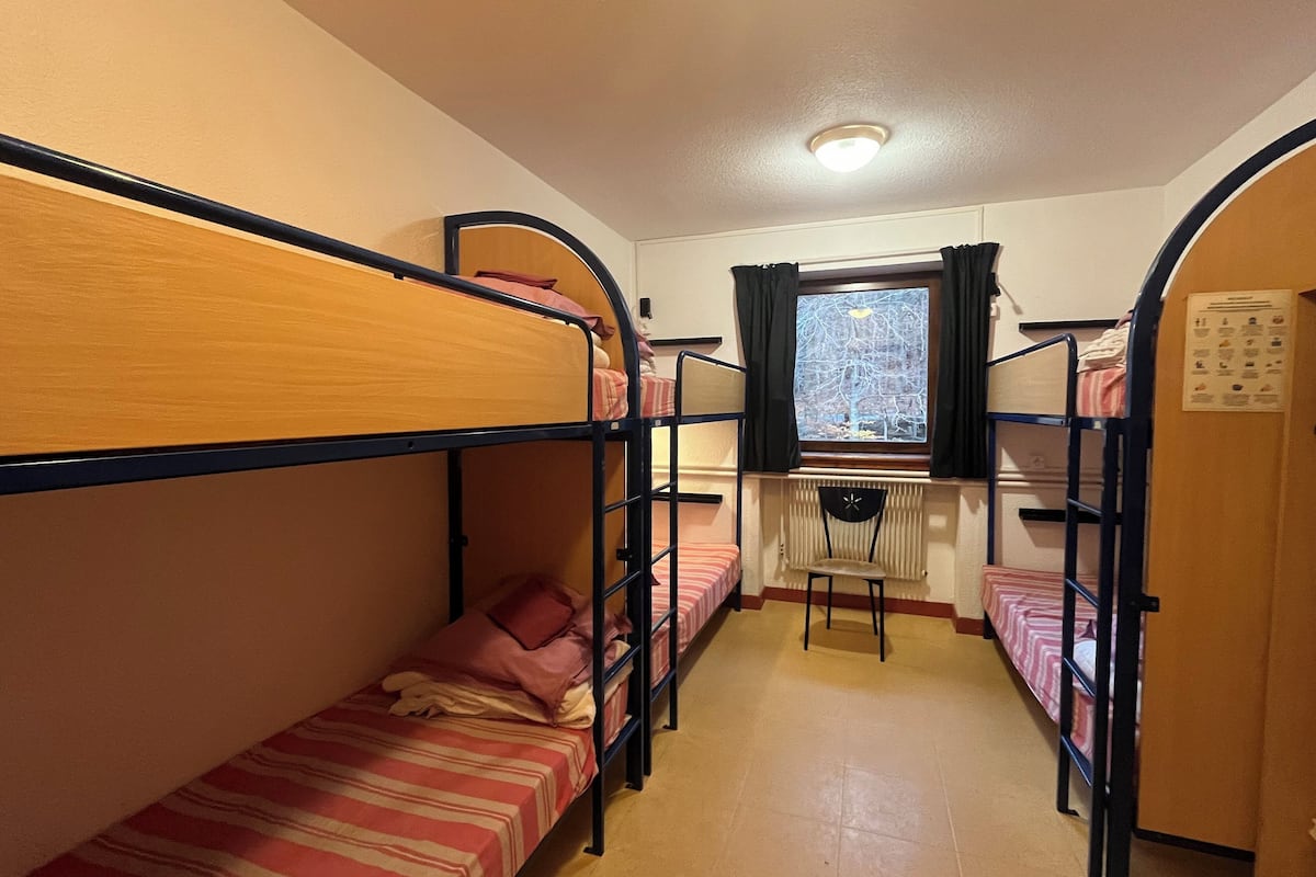 Rum (Private Room 6 Beds with Bathroom) | 1 sovrum och sÀngklÀder