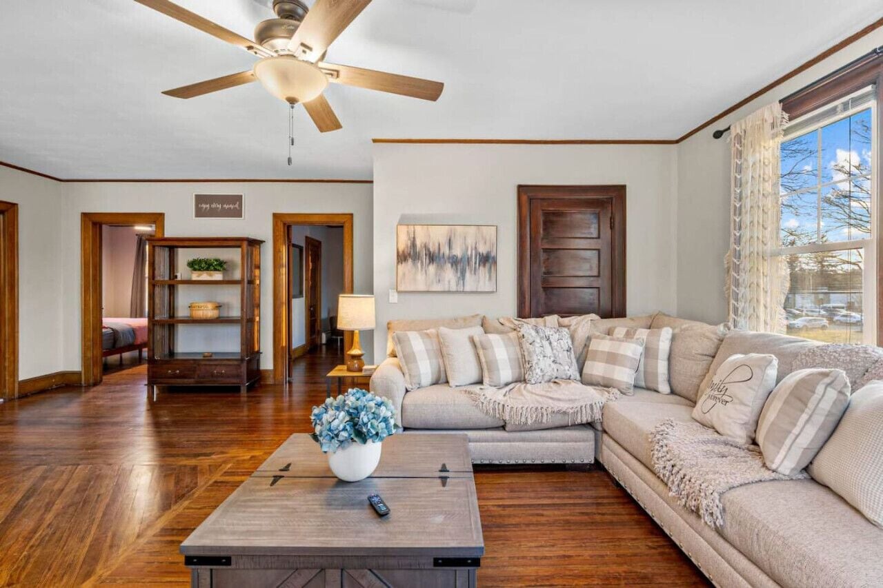 Una Smart TV, una chimenea