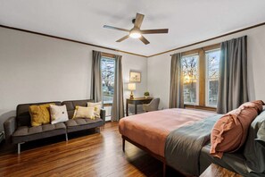 5 bedrooms, desk, iron/ironing board, free WiFi