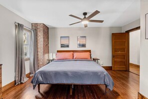 5 bedrooms, desk, iron/ironing board, free WiFi
