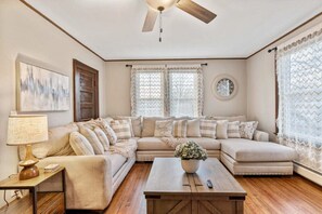 Smart TV, fireplace