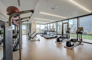 Fitness facility - Brand new Rainey Street Condo with city view (Austin)