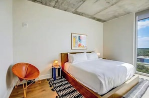 1 bedroom, WiFi - Brand new Rainey Street Condo with city view (Austin)
