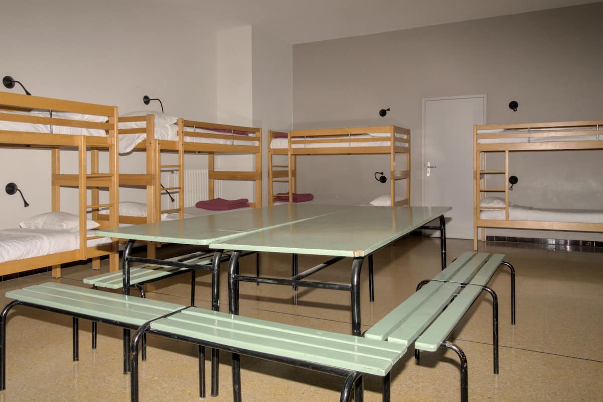 Dortoir Partagé, dortoir mixte, salle de bains commune (Bed in 14-Bed) | Draps fournis