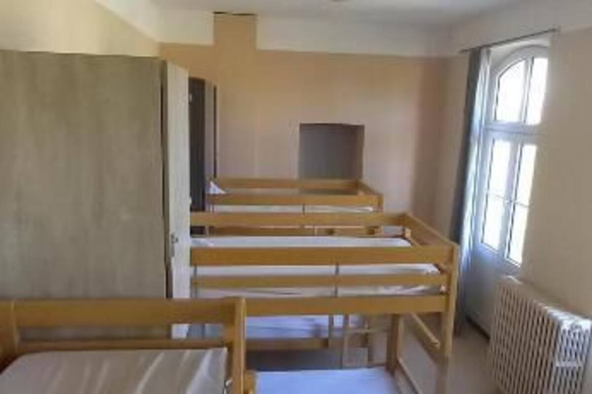 1 bedroom, bed sheets, wheelchair access