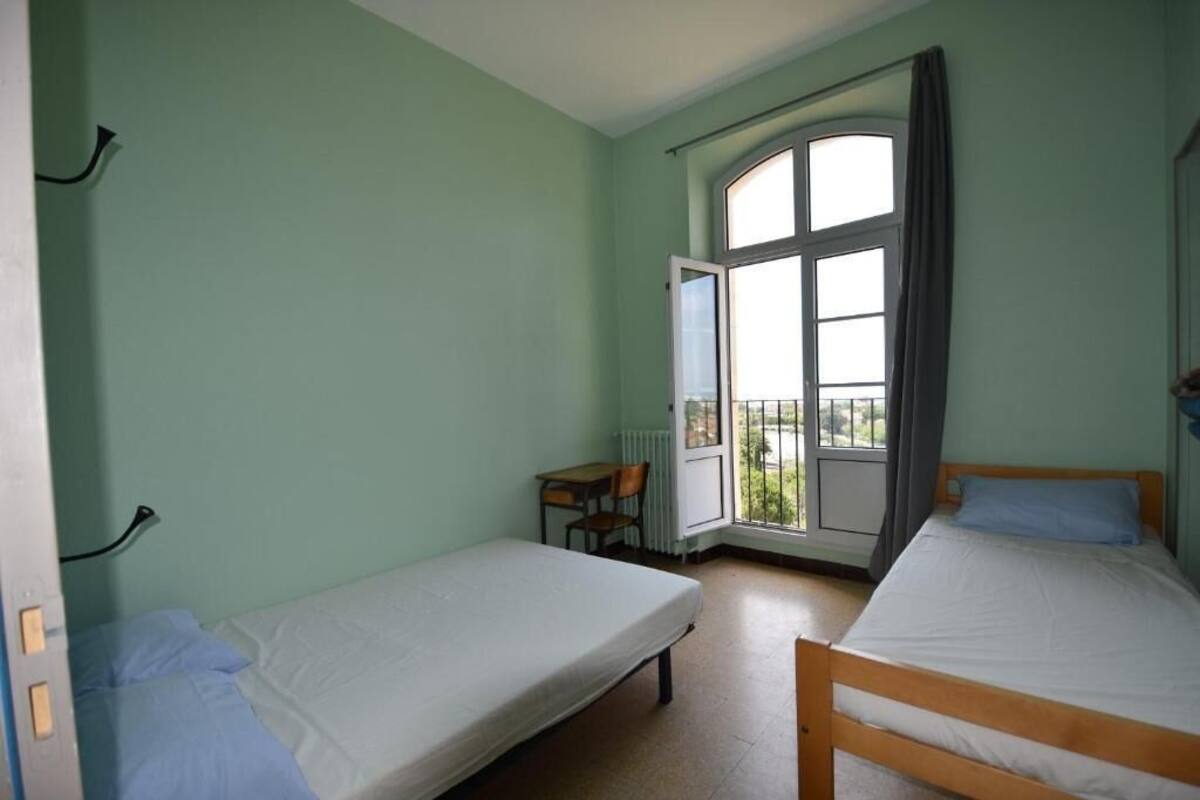 Chambre 2 lits superposés – Salle de bains commune | Draps fournis