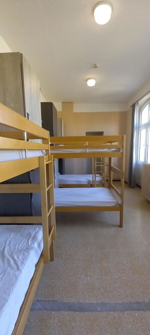 1 bedroom, bed sheets, wheelchair access