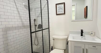 Beautiful Private Studio Apartment!