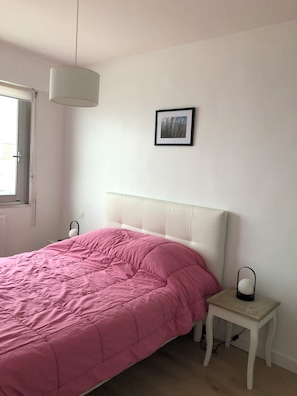 2 bedrooms, iron/ironing board, travel cot, free WiFi
