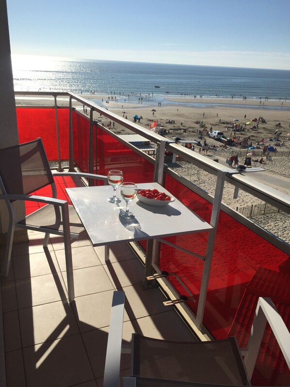 Outdoor dining - LES BALCONS ROUGES Face Mer - Impressive sea view (SAINTE CECILE)
