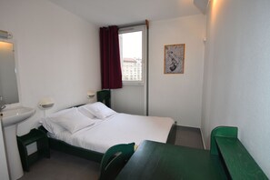 Double Room with Ensuite Shower Shared Toilets