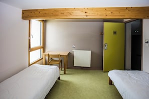 Twin Room (with bathroom)