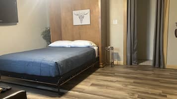 1 habitación, tabla de planchar con plancha, wifi y ropa de cama