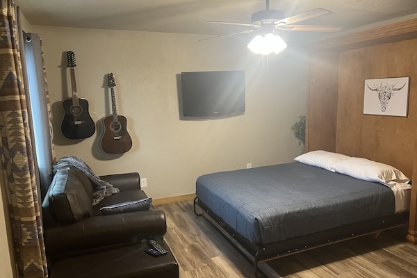 1 bedroom, iron/ironing board, WiFi, bed sheets