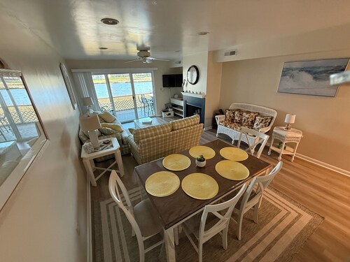 Mallard Lakes Waterfront Beach Condo in Fenwick Island with Two Pools