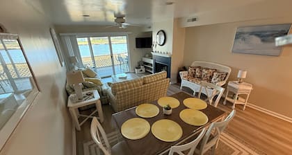 Mallard Lakes Waterfront Beach Condo in Fenwick Island with Two Pools