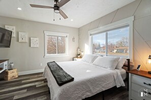 4 bedrooms, iron/ironing board, travel crib, free WiFi