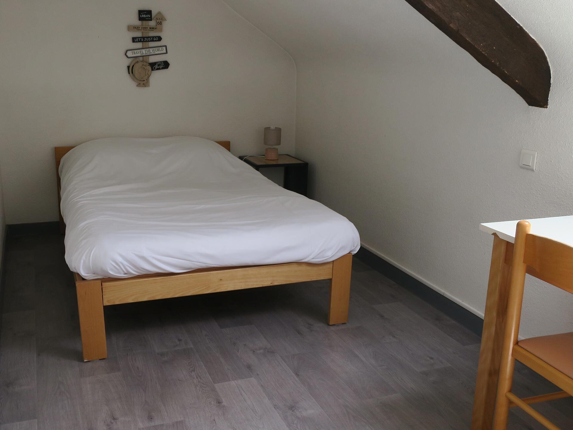 Single Room with Shared Bathroom | Bed sheets
