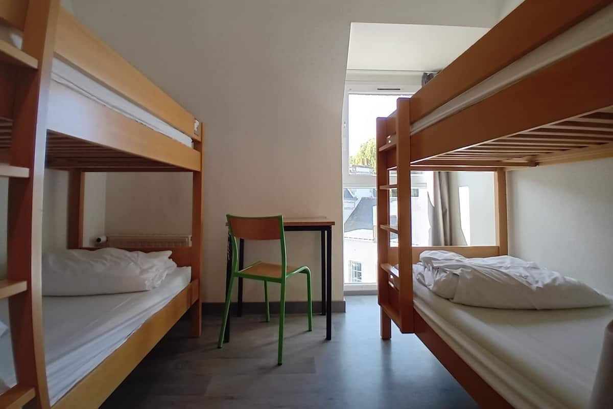 Chambre, salle de bains commune (Bunk Bed)