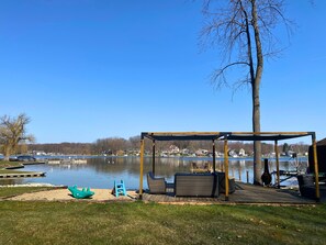 Property grounds - Charming Lakefront Cottage (Vandalia)