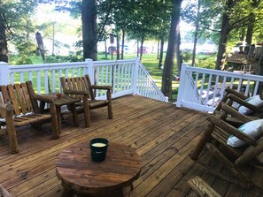 Terrace/patio - Charming Lakefront Cottage (Vandalia)