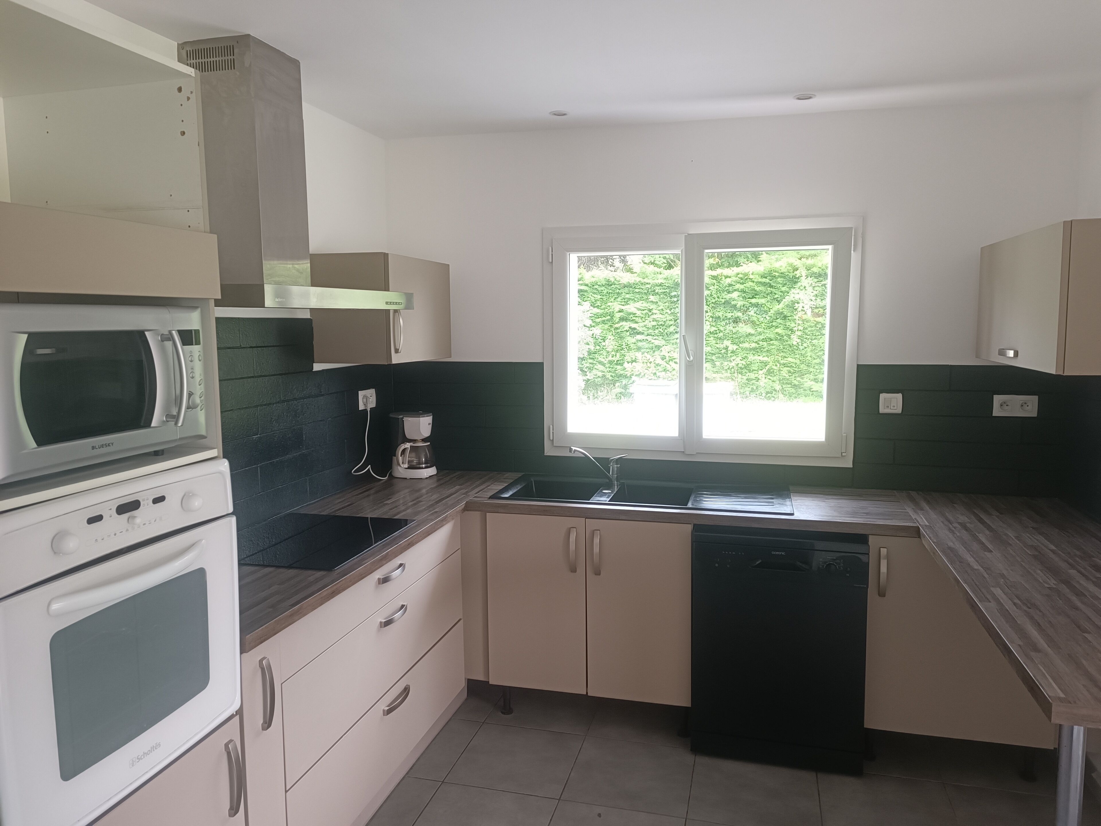 雪櫃、微波爐、焗爐、爐具