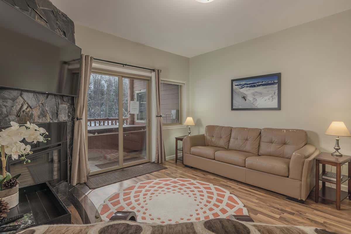 TV, fireplace, offices