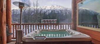 2 Bedroom Condo w/Hottub! In the Heart of Girdwood