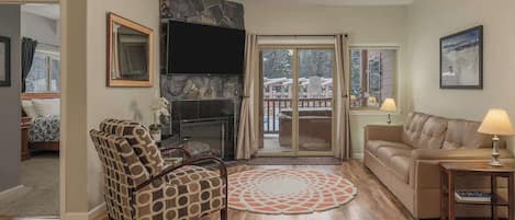 Smart TV, fireplace