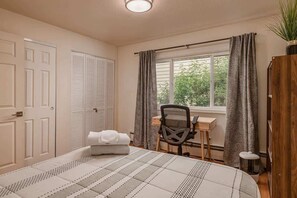 2 habitaciones, escritorio, tabla de planchar con plancha y wifi gratis 