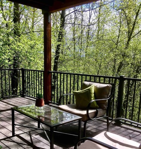 Elegant 2BR Retreat | Prime Downtown Location