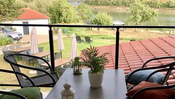 Deluxe-Doppelzimmer | Terrasse/Patio