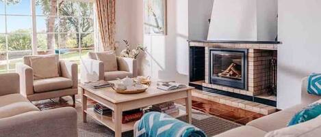 Smart-TV, peis, DVD-spiller og fotballspill