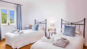 6 bedrooms, travel cot, WiFi, bed sheets