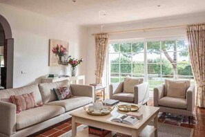 Smart TV, fireplace, DVD player, foosball