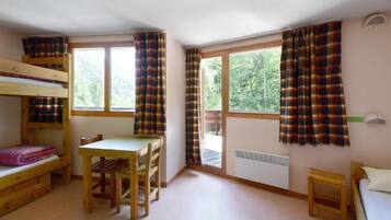 Quadruple Room, Bathtub | 1 bedroom