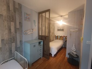 3 bedrooms, iron/ironing board, free WiFi
