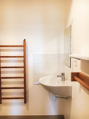 1 bedroom, blackout curtains, soundproofing, free WiFi