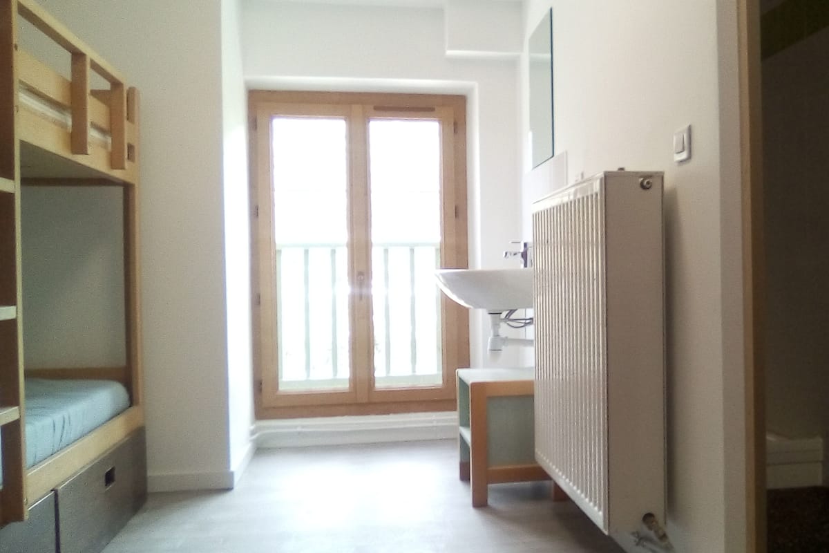 Zimmer, 1 Schlafzimmer | Verdunkelungsvorhänge, schallisolierte Zimmer, kostenloses WLAN