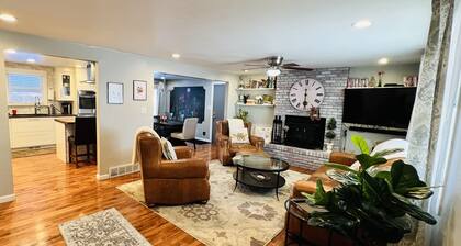 Cozy & Stylish Home near Lake Loveland